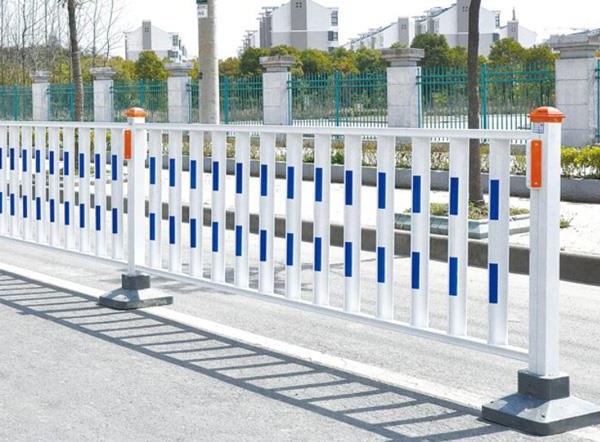 建议使用锌钢道路护栏的缘由分析