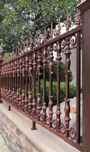 铝艺栏杆的优点及其配件的作用